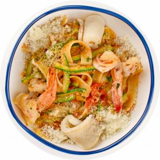 Феттучини с цукини, кальмаром и креветками  в соусе Помодоро VIP 