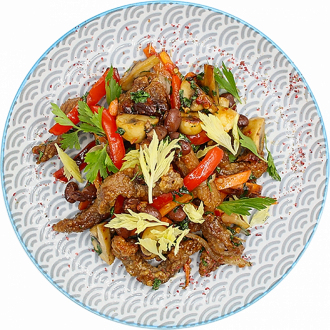 Говядина тушеная с луком пореем и грибами