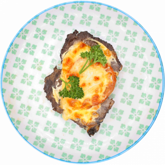 Говядина тушеная с помидорами и сыром