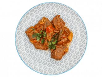 Говядина жареная с луком и помидором