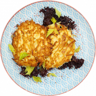 Картофельные вафли с беконом и сметанным соусом