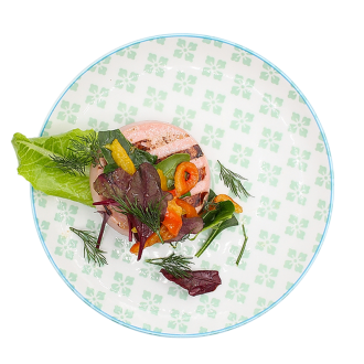 Колбаса докторская на гриле с печеным перцем и яйцом