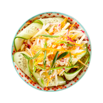 Микс салата с рулетиками из лосося