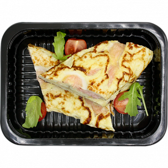 Рулет из омлета с грибами и сыром
