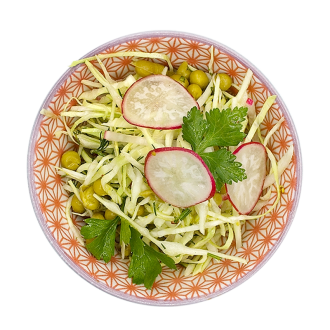 Салат из капусты с горошком и перцем