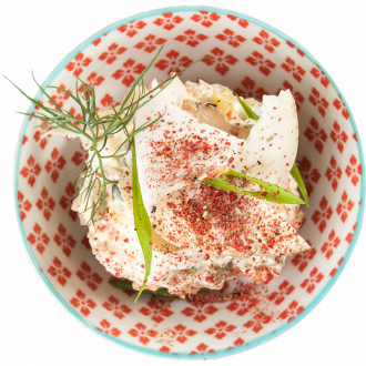 Салат из копченой колбасы с картофелем и перцем