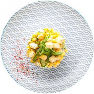 Салат с курицей, яблоком и свежими огурцами