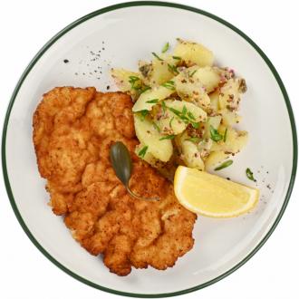 Шницель венский из курицы с картофельным салатом VIP