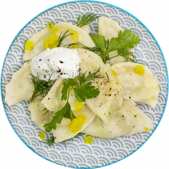 Вареники с вишней и творогом со сметаной