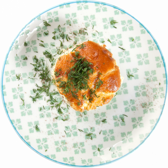 Запеканка творожная с клубникой и миндалем