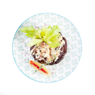 Медальоны из свиной вырезки с грибами