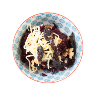 Салат из свеклы с сыром и орехами
